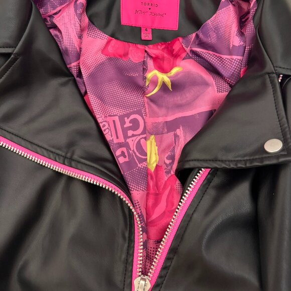 Womens Torrid X Betsey Johnson Faux Leather Black Crop Moto Jacket Size 4 4X 26 - Picture 8 of 9